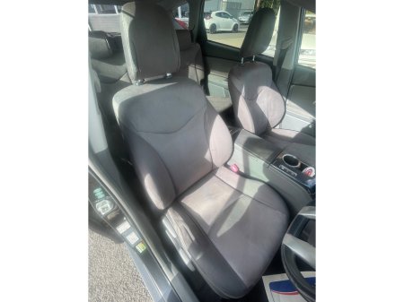 2013 Toyota Prius - thumbnail 13