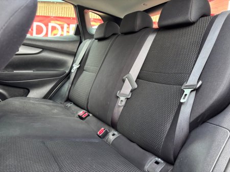 2015 Nissan Qashqai - thumbnail 11