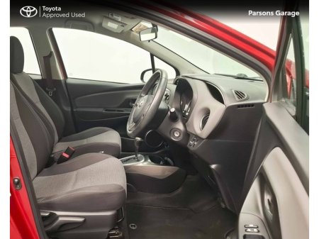 2015 Toyota Yaris - thumbnail 8