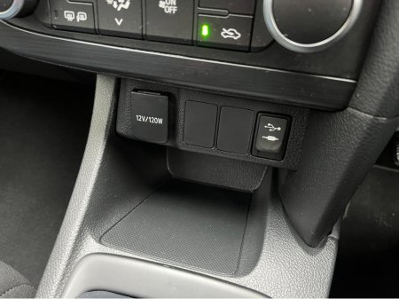 2014 Toyota Auris TERRA 1.3 PETROL //LOW MILES// thumbnail