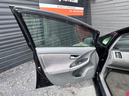 2011 Toyota Prius - thumbnail 15