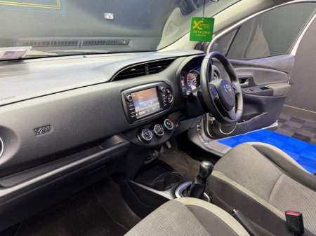 2020 Toyota Yaris - thumbnail 19