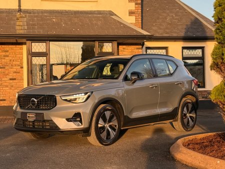 2023 Volvo XC40 - thumbnail 3