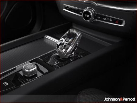 2026 Volvo XC60 T6 350bhp AWD PHEV Plus Black Edition - Vapour Grey Metallic €76,245 thumbnail