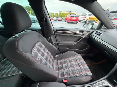 2017 Volkswagen Golf - thumbnail 27