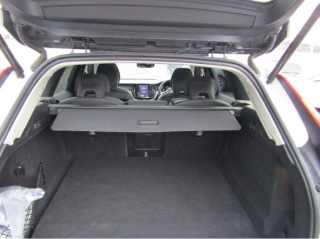 2023 Volvo XC60 T6 PHEV PLUS DARK AWD 5DR AUTO thumbnail