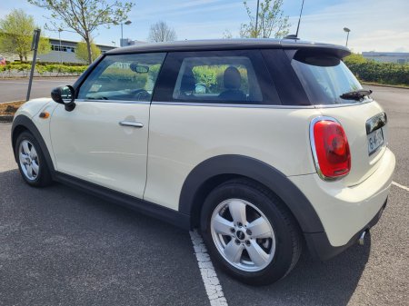2016 MINI Hatch  €11,999