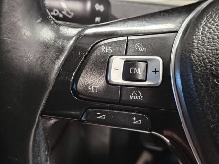 2015 Volkswagen Golf 1.6 TDI DSG 5DR 110HP Comfortline thumbnail