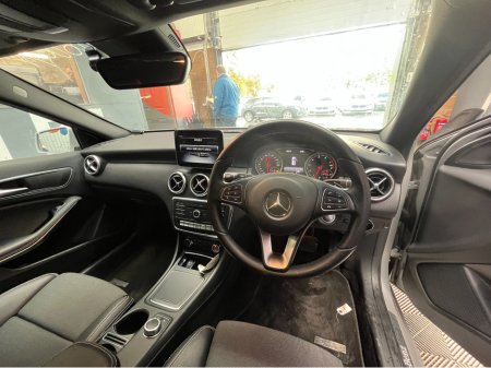 2018 Mercedes-Benz A Class €19950! 2018 MERCEDES A CLASS A180 AUTOMATIC SPORTS / HEATED SEATS / REVERSE CAMERA €19,950 thumbnail