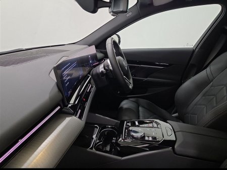 2024 BMW 5 Series - thumbnail 7