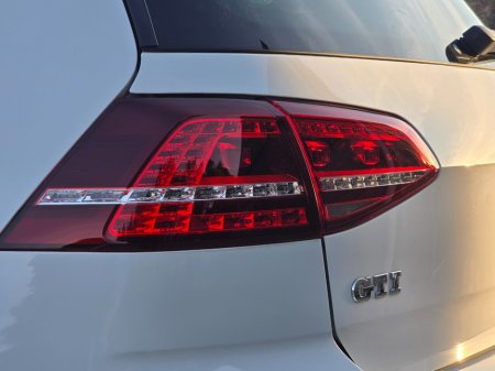 2017 Volkswagen Golf - thumbnail 17