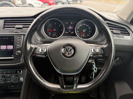 2017 Volkswagen Tiguan - thumbnail 21
