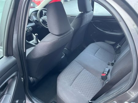 2022 Toyota Yaris - thumbnail 7