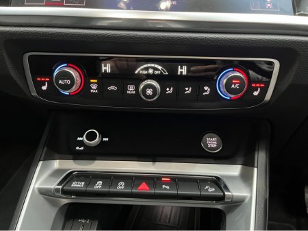 2020 Audi Q3 €29950! 2020 AUDI Q3 35TDI QUATTRO ADVANCED 2.0 AUTOMATIC / CRUISE CONTROL / 360° PARKING CAMERA / ELECTRIC HEATED SEATS / APPLE CARPLAY €29,950 thumbnail