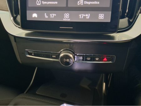 2025 Volvo XC90 T8 PHEV AWD AUTO PLUS - New Model - 7 Seats - Pan Roof - Black Leather - thumbnail