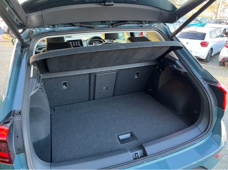 2023 Volkswagen T-Roc AUTOMATIC 2.0 DIESEL //MASSIVE SPEC//FULL LEATHER HEATED SEATS//PANORAMIC GLASS ROOF//LOW MILES// €31,950 thumbnail