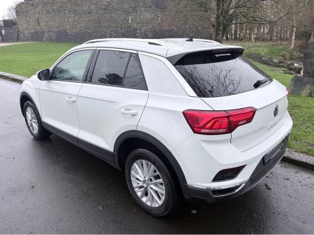 2018 Volkswagen T-Roc DESIGN 1.0 TSI MANUAL 6SPEED FWD 115HP 5DR €16,995 thumbnail