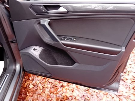 2020 Volkswagen Tiguan R-LINE 2.0 TDI  6 SPEED  150HP  SUV @ REDDY2DRIVE LTD €28,500 thumbnail