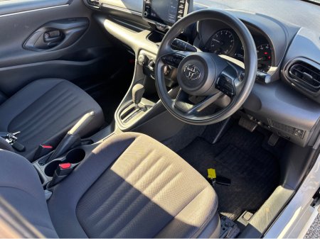 2022 Toyota Yaris - thumbnail 8