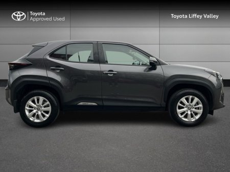 2023 Toyota Yaris Cross - thumbnail 3