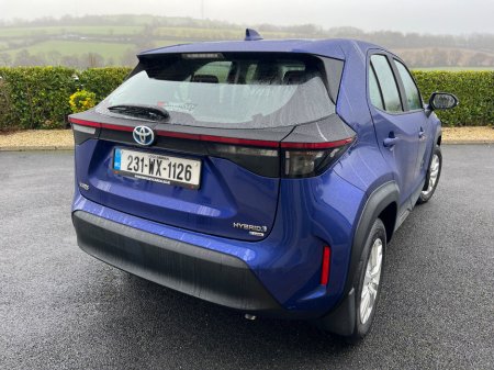 2023 Toyota Yaris Cross 1.5 Hybrid CVT Luna €22,950 thumbnail