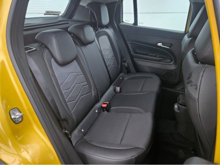 2026 Jeep Avenger E-Hybrid Altitude 1.2 €35,945 thumbnail