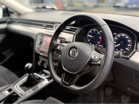 2018 Volkswagen Passat HIGHLINE 1.6 TDI MANUAL 6SPEED FWD 120 120HP 5DR €17,950 thumbnail