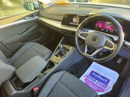 2022 Volkswagen Golf 2.0 TDI 115HP Life €24,950 thumbnail