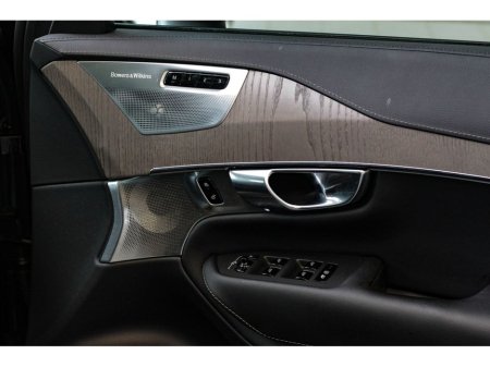 2022 Volvo XC90 RECHARGE T8 ULTIMATE DARK AWD €59,899 thumbnail