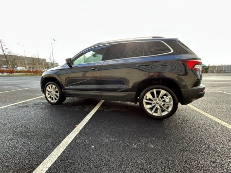 2020 Skoda Karoq 1.6 TDI SE  AUTO **HIGH SPEC ** HALF LEATHER ** APPLE / ANDROID CARPLAY ** STUNNING EXAMPLE ** €22,995 thumbnail