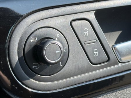 2017 Volkswagen Beetle - thumbnail 16