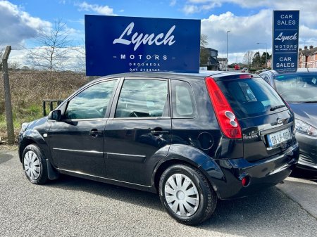 2008 Ford Fiesta - view 3