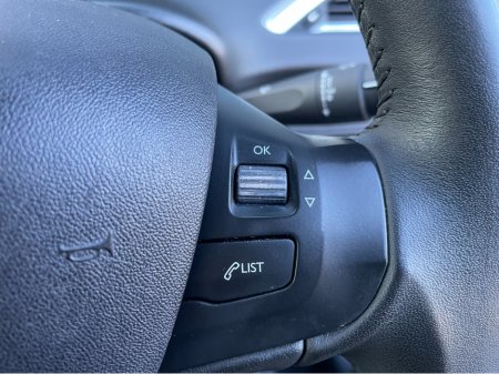 2019 Peugeot 208 - thumbnail 15