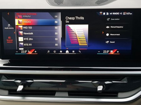 2025 BMW X5 xDrive50e M Sport thumbnail