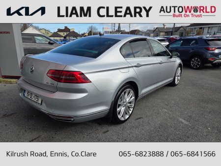 2015 Volkswagen Passat - thumbnail 3