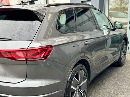 2025 Volkswagen Touareg - thumbnail 5