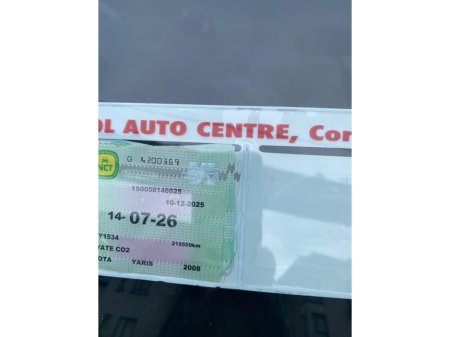 2008 Toyota Yaris - thumbnail 2