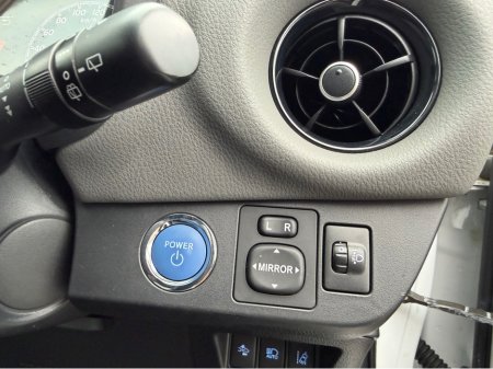 2017 Toyota Yaris Self charge Hybrid - Low Mileage - Fantastic Spec €14,750 thumbnail