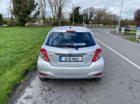 2012 Toyota Yaris - thumbnail 6