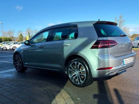 2020 Volkswagen Golf - view 4