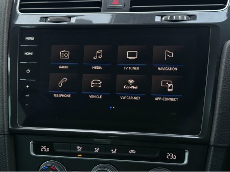 2017 Volkswagen Golf 172 REG NEW MODEL MK7.5 SAT NAV PACK PRIVACY GLASS-REVERSE CAMERA - NAVIGATION - CARPLAY - ANDROID AUTO - DISCOVER PRO €16,450 thumbnail