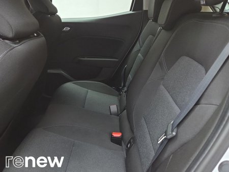 2022 Renault Clio Iconic TCe 90 €15,995 thumbnail