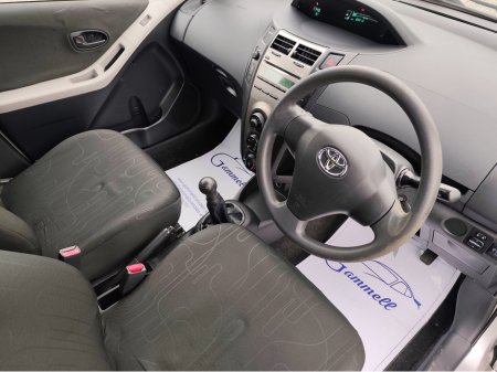 2009 Toyota Yaris - thumbnail 7