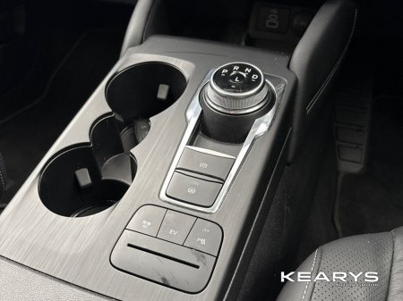 2023 Ford Kuga 2.5 Duratec 225PS PHEV Vignale *Solar Silver* €33,950 thumbnail