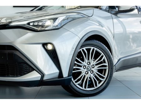 2023 Toyota C-HR SOL HYBRID €26,899 thumbnail