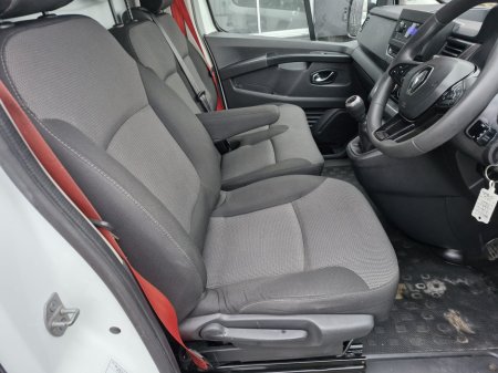 2023 Renault Trafic RED VAN FWD 130 3T1 E6 L2H1 3DR €18,450 thumbnail