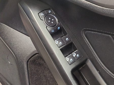 2019 Ford Focus - thumbnail 7