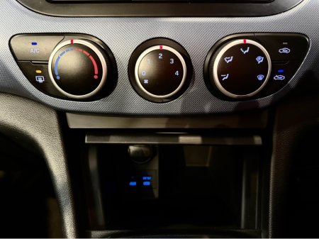 2017 Hyundai i10 - thumbnail 17