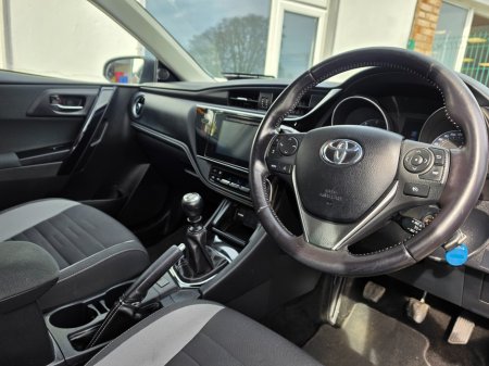 2016 Toyota Auris - thumbnail 18