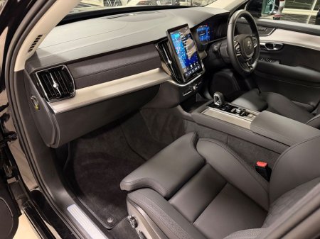 2025 Volvo XC90 - thumbnail 18